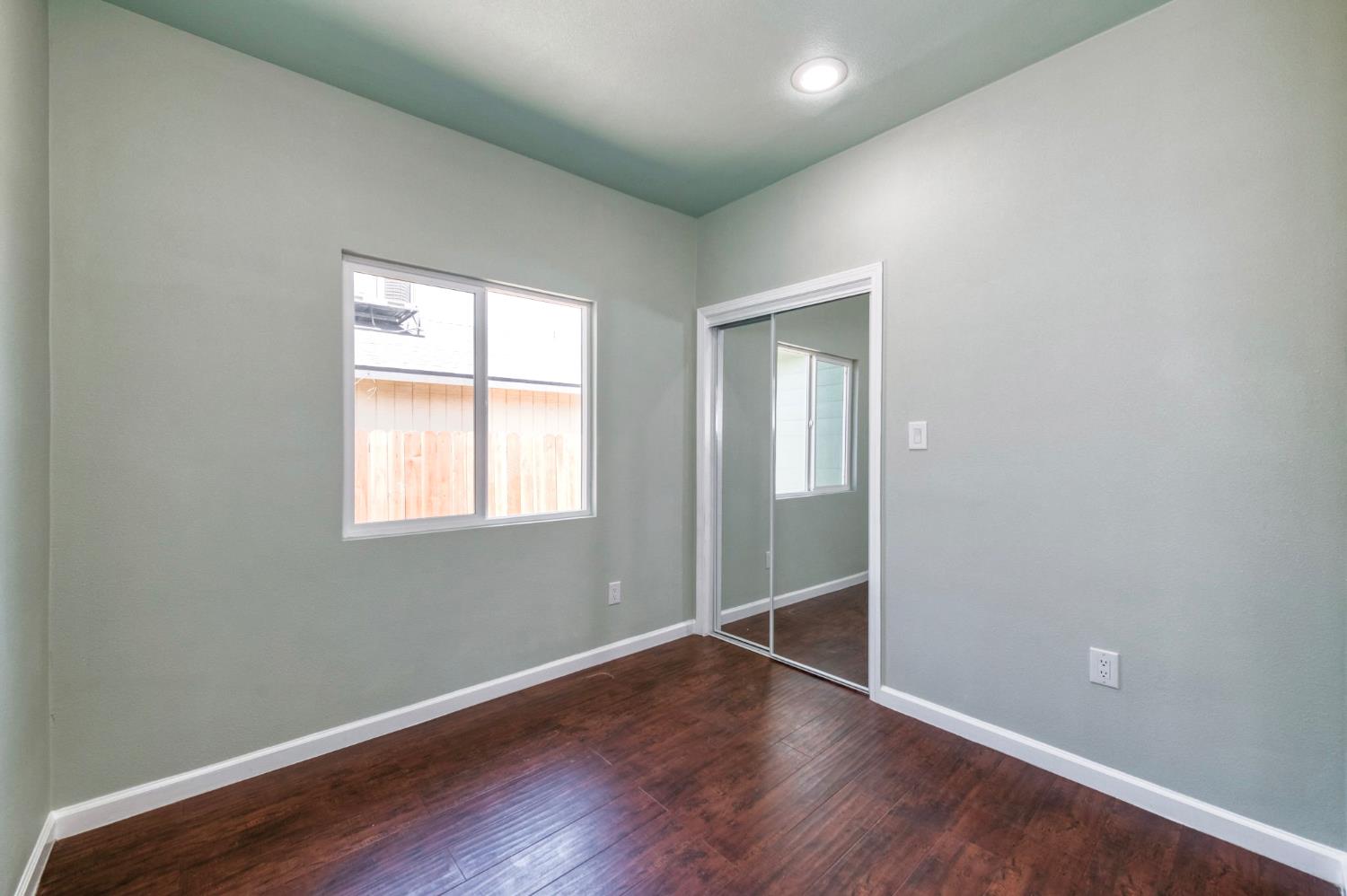 2185 S Holly Ave, Fresno, CA 93657