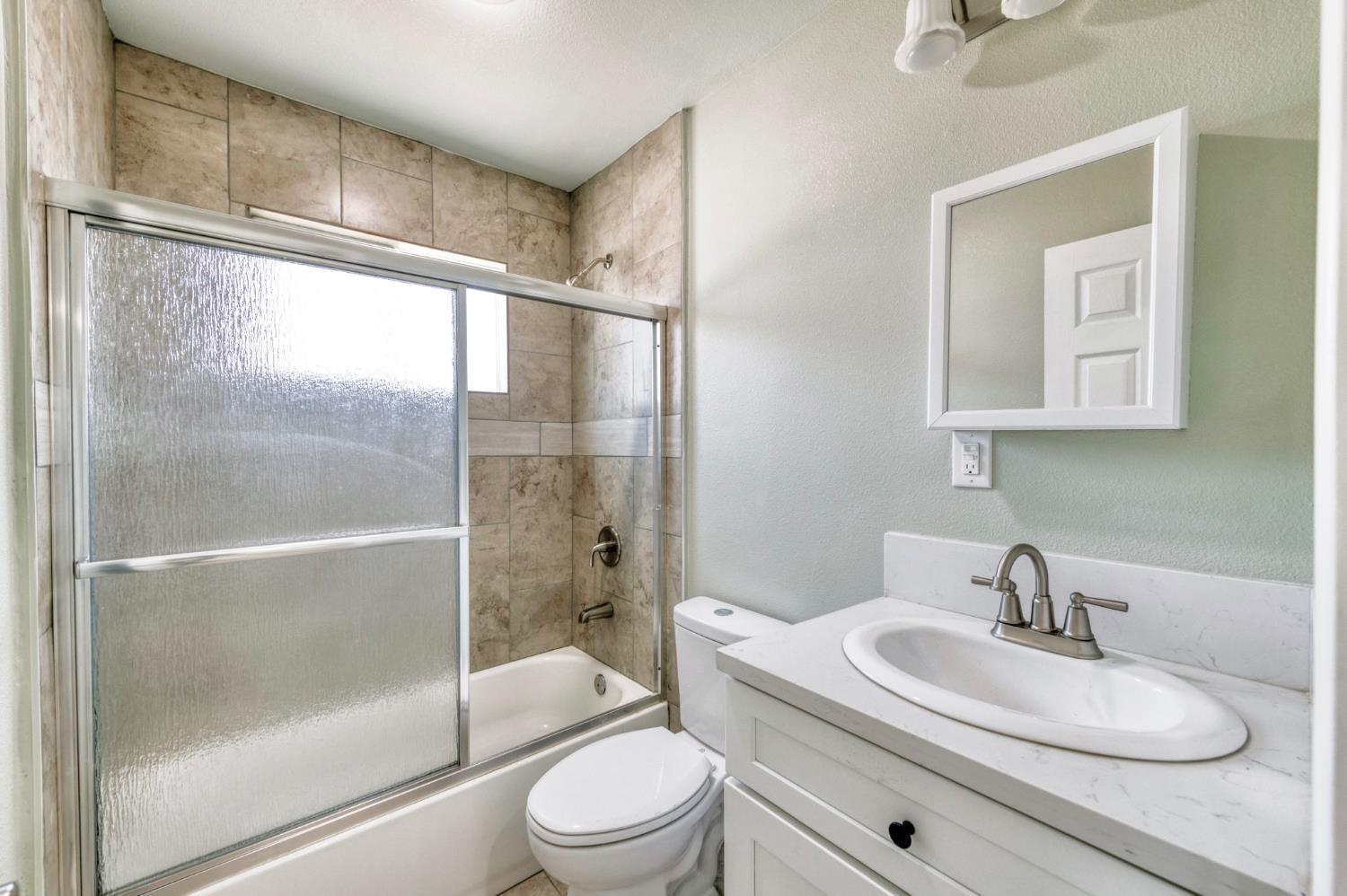 2185 S Holly Ave, Fresno, CA 93657