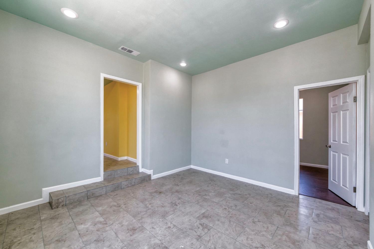 2185 S Holly Ave, Fresno, CA 93657