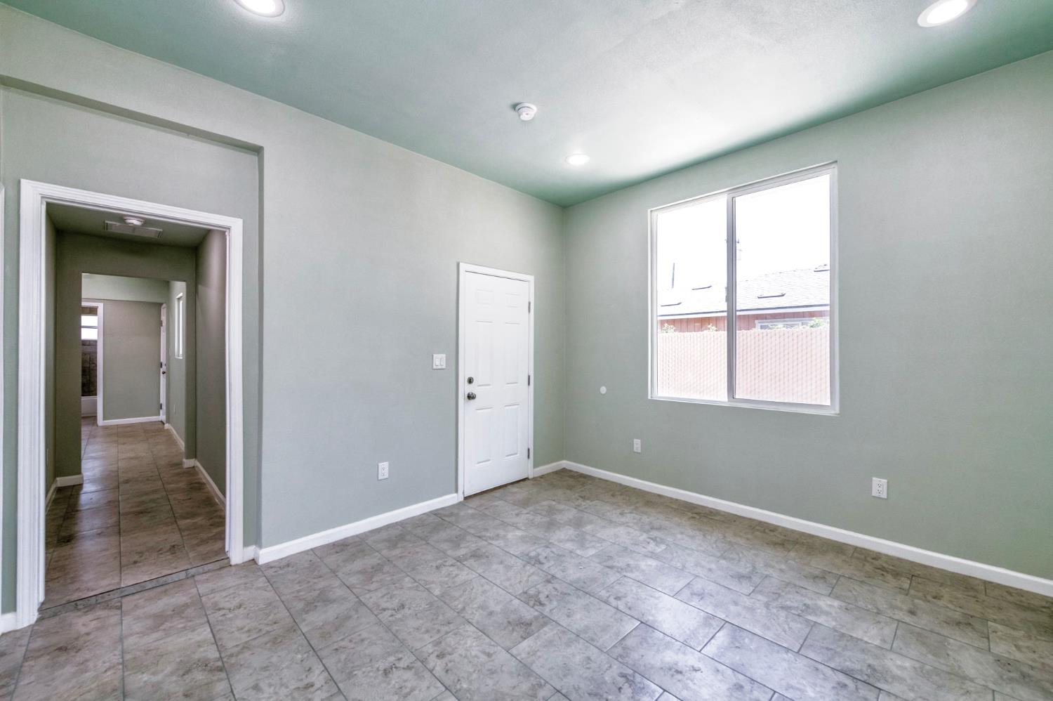 2185 S Holly Ave, Fresno, CA 93657