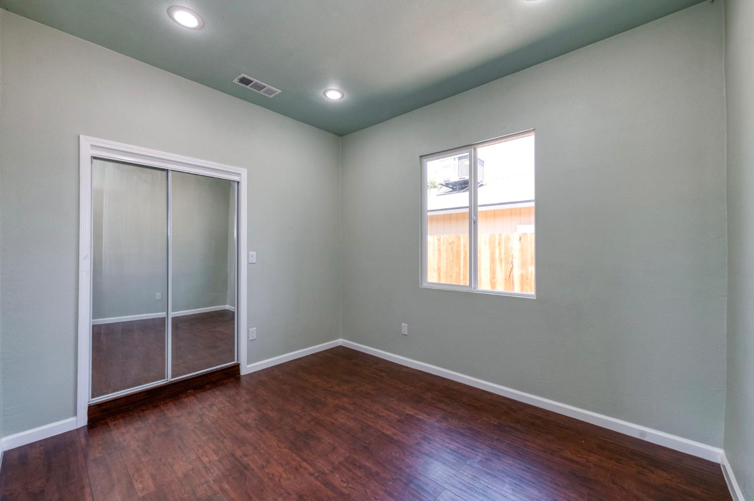2185 S Holly Ave, Fresno, CA 93657