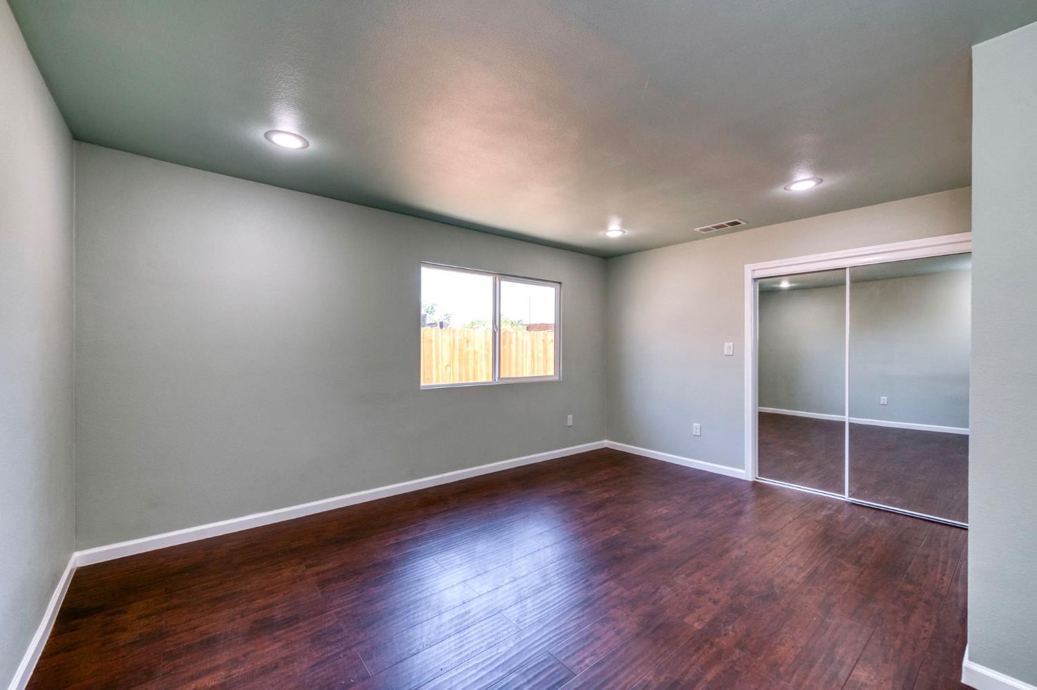 2185 S Holly Ave, Fresno, CA 93657