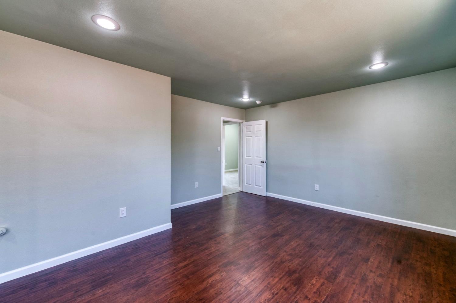 2185 S Holly Ave, Fresno, CA 93657