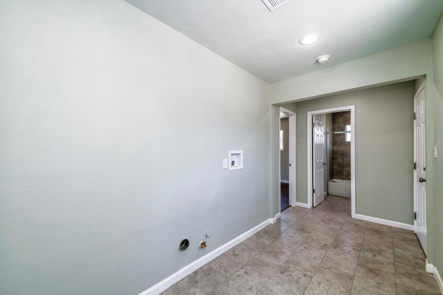 2185 S Holly Ave, Fresno, CA 93657