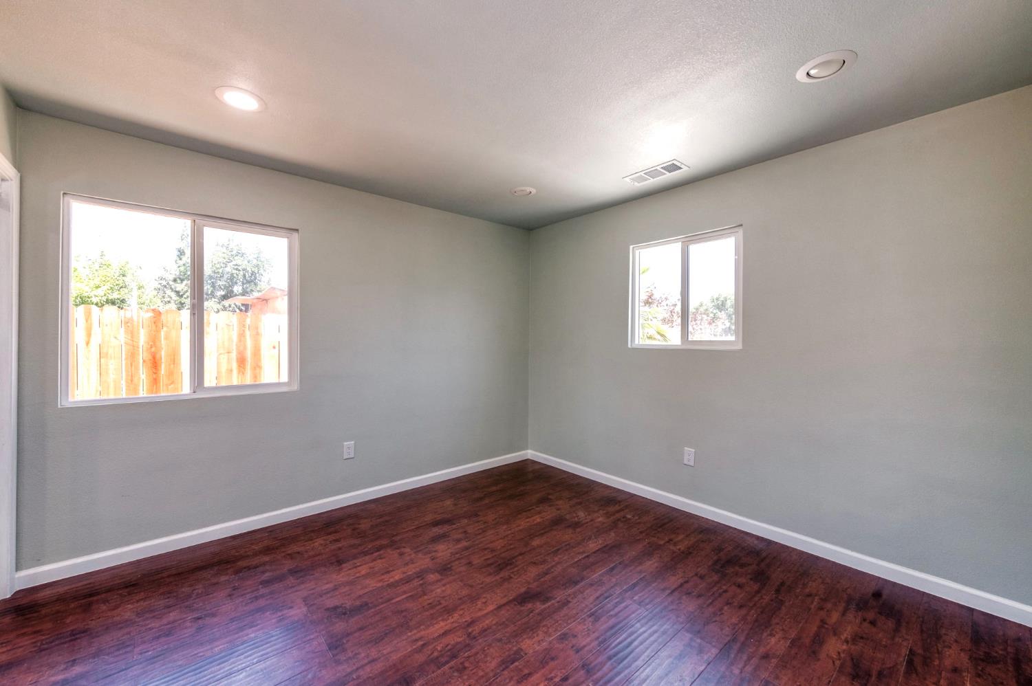 2185 S Holly Ave, Fresno, CA 93657