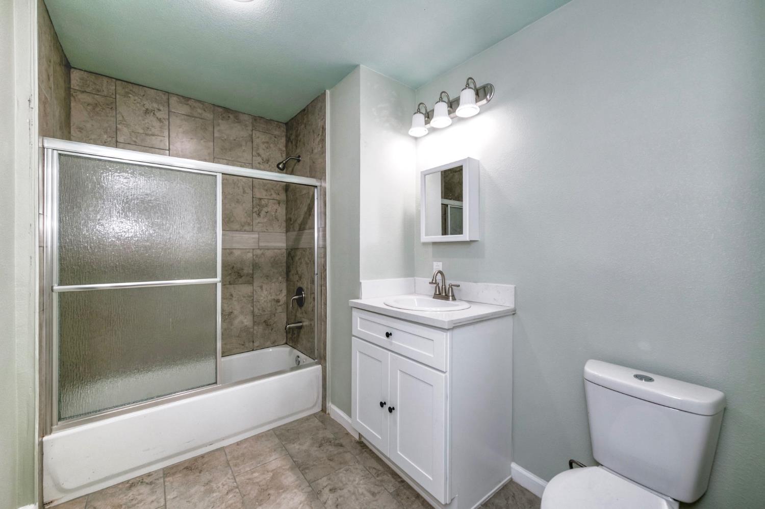 2185 S Holly Ave, Fresno, CA 93657