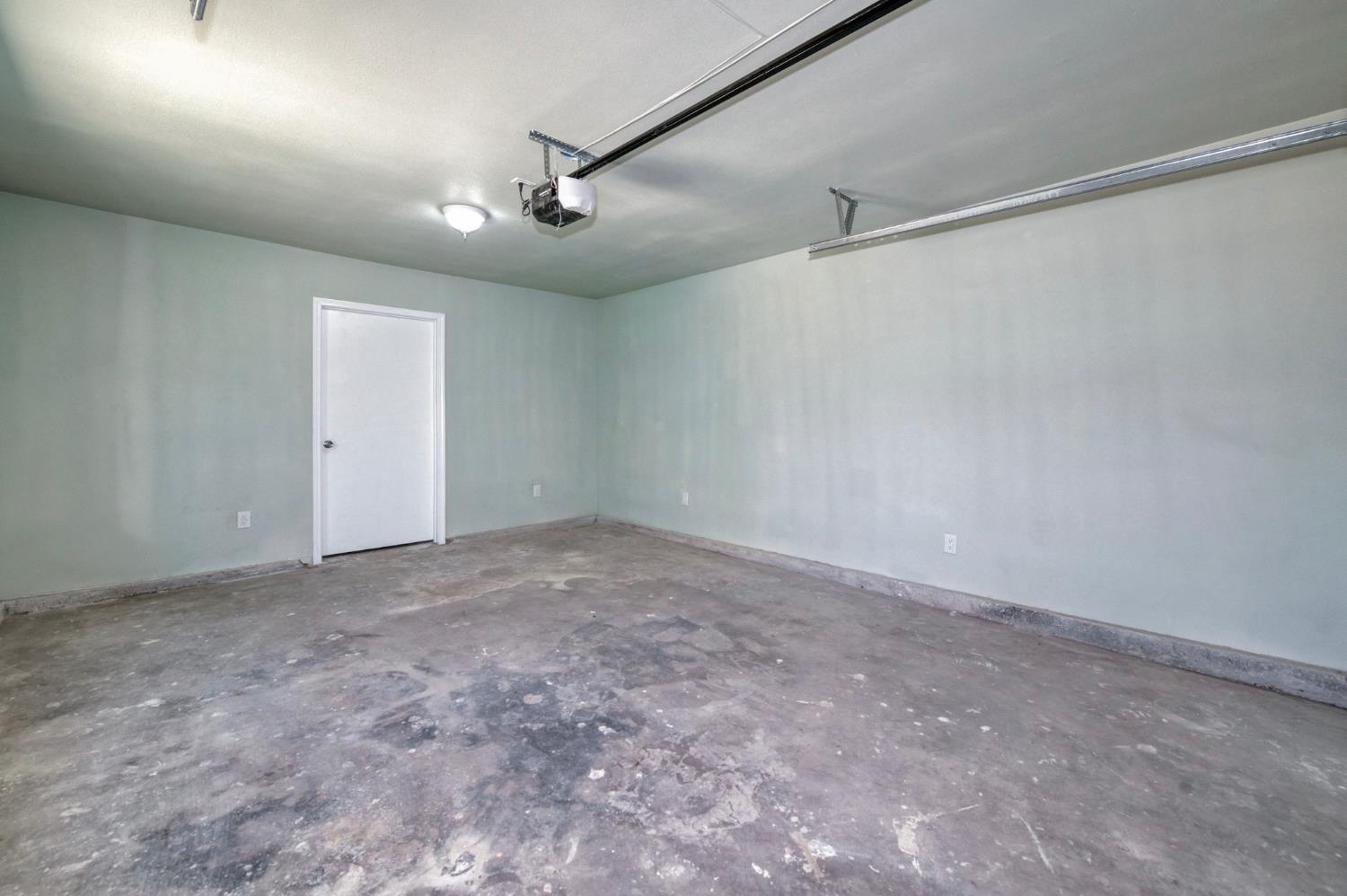 2185 S Holly Ave, Fresno, CA 93657