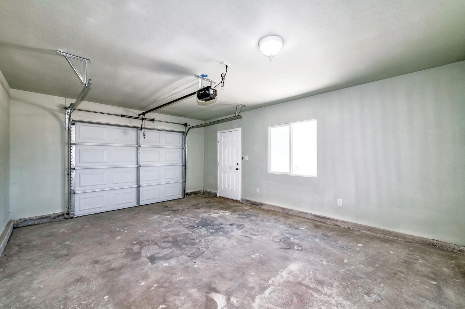 2185 S Holly Ave, Fresno, CA 93657