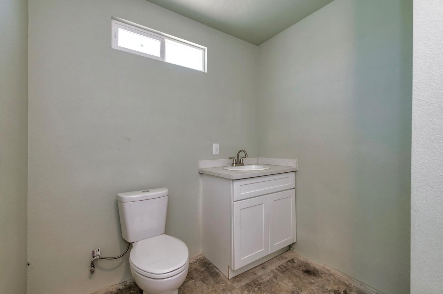 2185 S Holly Ave, Fresno, CA 93657