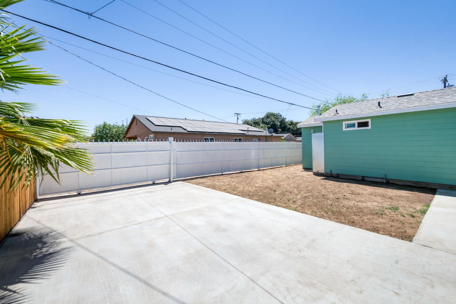 2185 S Holly Ave, Fresno, CA 93657