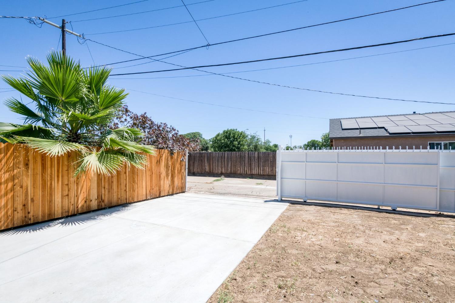2185 S Holly Ave, Fresno, CA 93657