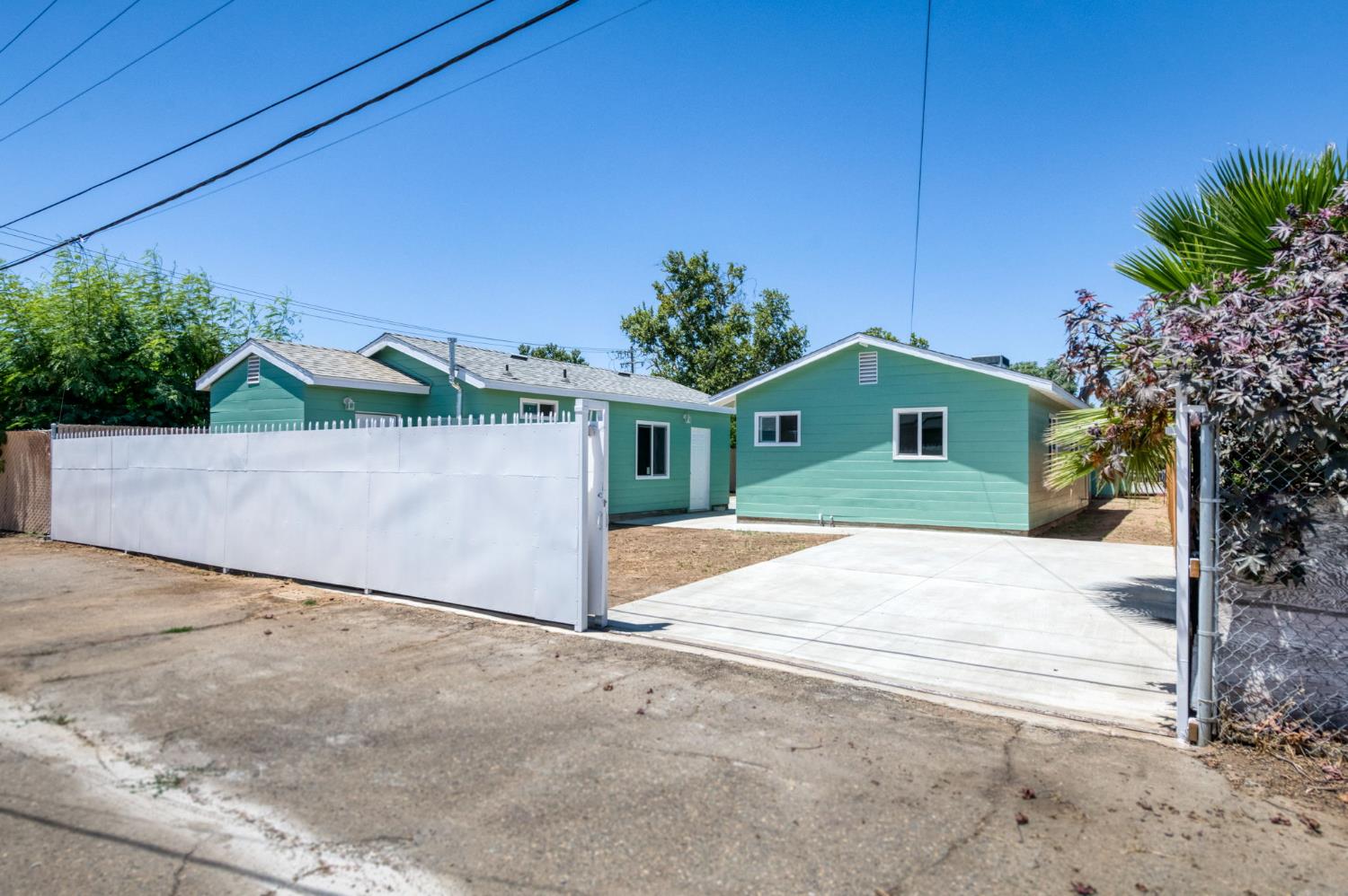 2185 S Holly Ave, Fresno, CA 93657