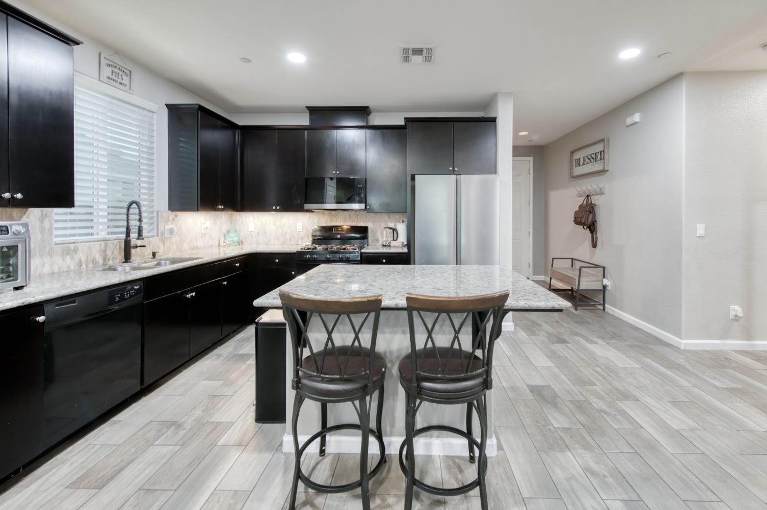 1148 S Filbert Ave, Fresno, CA 93727