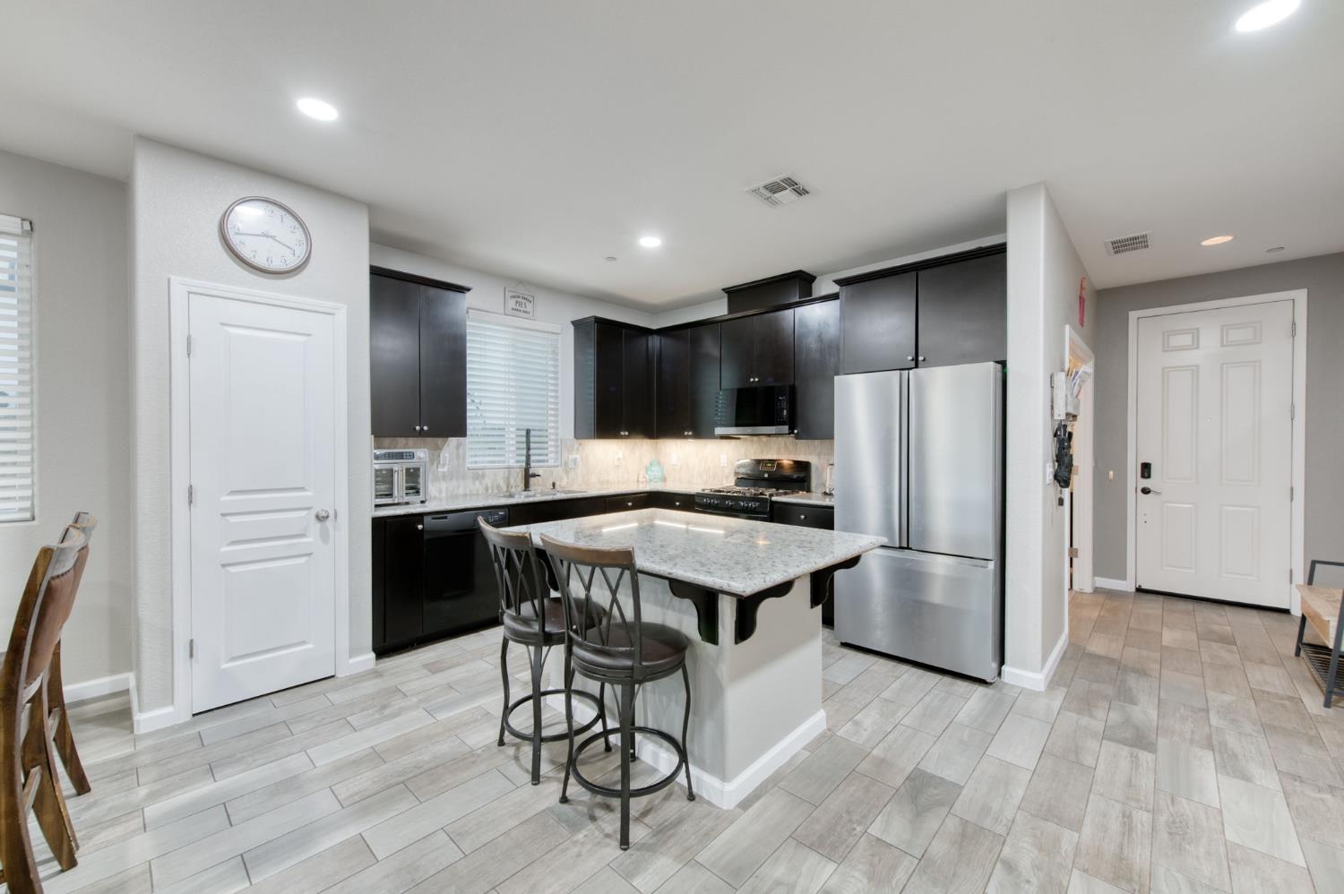 1148 S Filbert Ave, Fresno, CA 93727