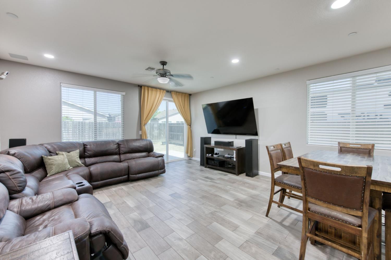 1148 S Filbert Ave, Fresno, CA 93727