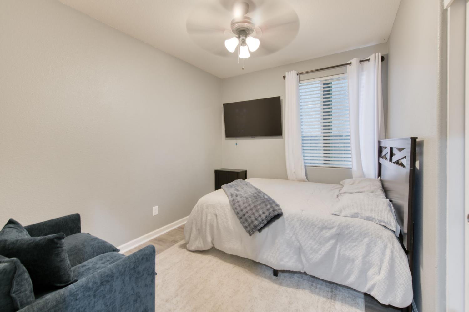 1148 S Filbert Ave, Fresno, CA 93727