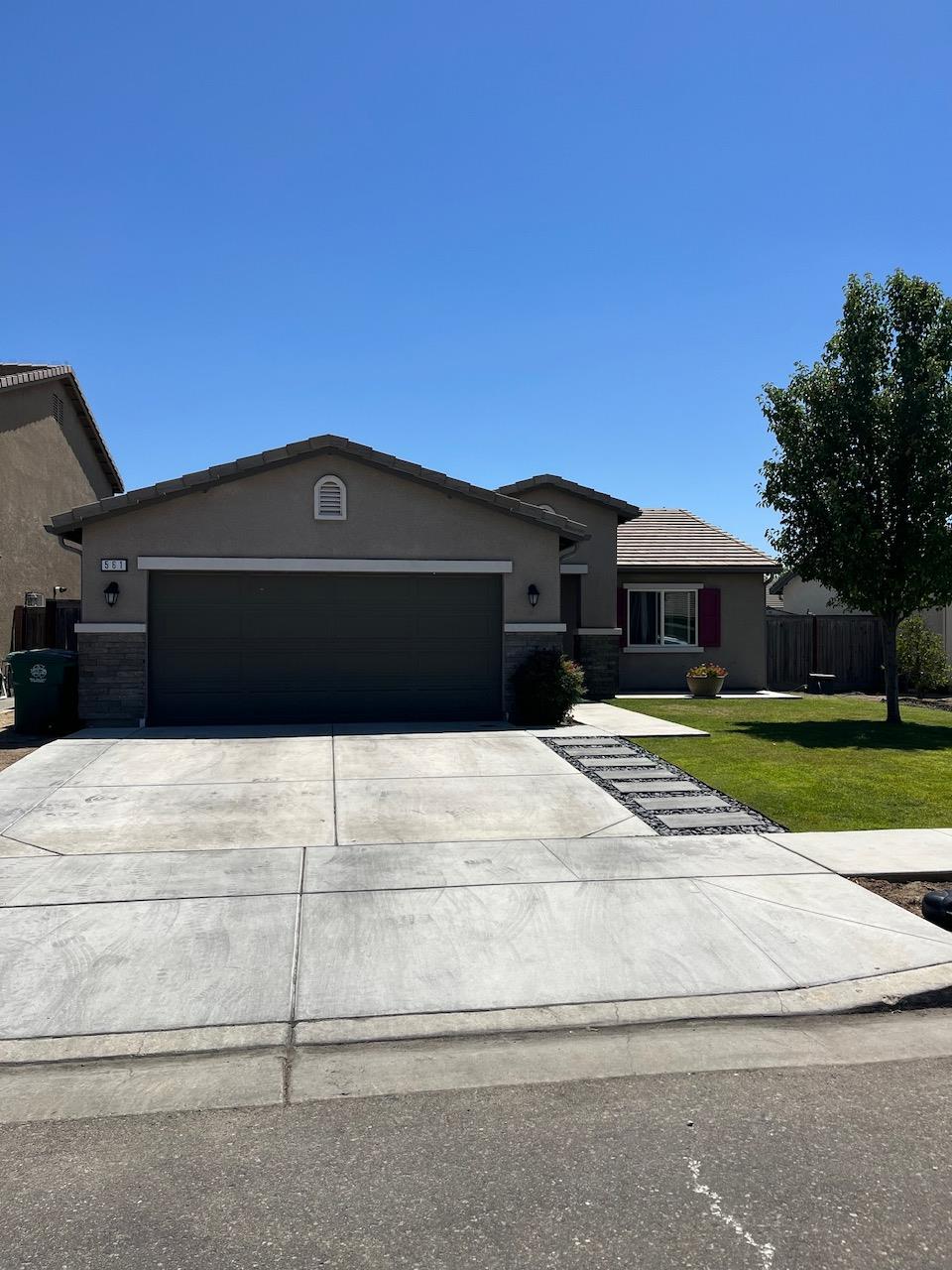 561 Fir Ave, Sanger, CA 93657