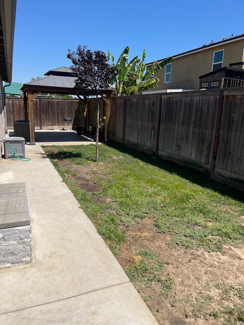 561 Fir Ave, Sanger, CA 93657