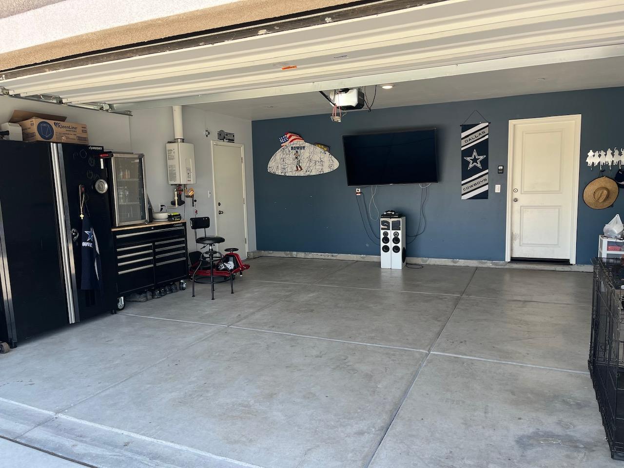 561 Fir Ave, Sanger, CA 93657
