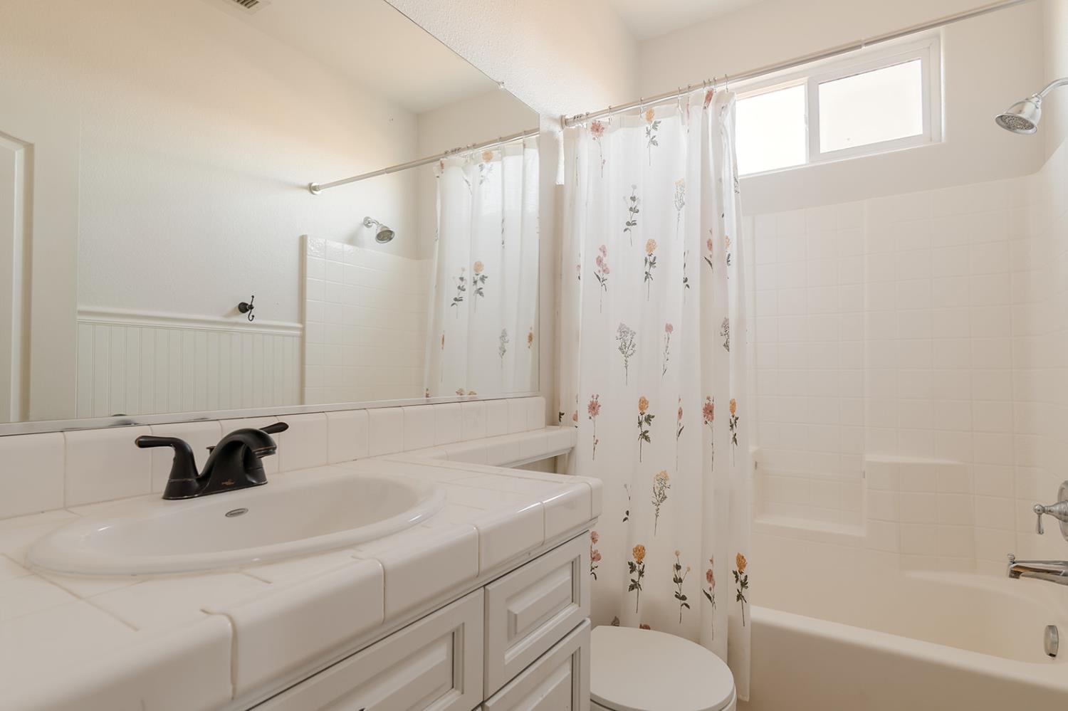 3637 Utah Ln, Clovis, CA 93619