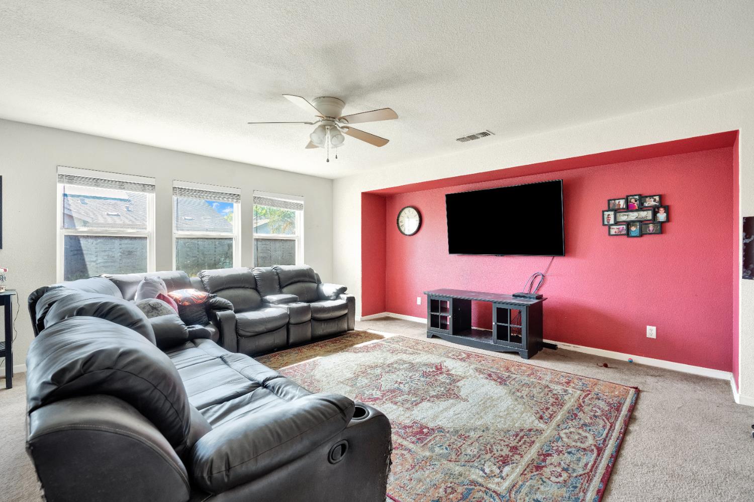 2364 S Rachel Ave, Fresno, CA 93725