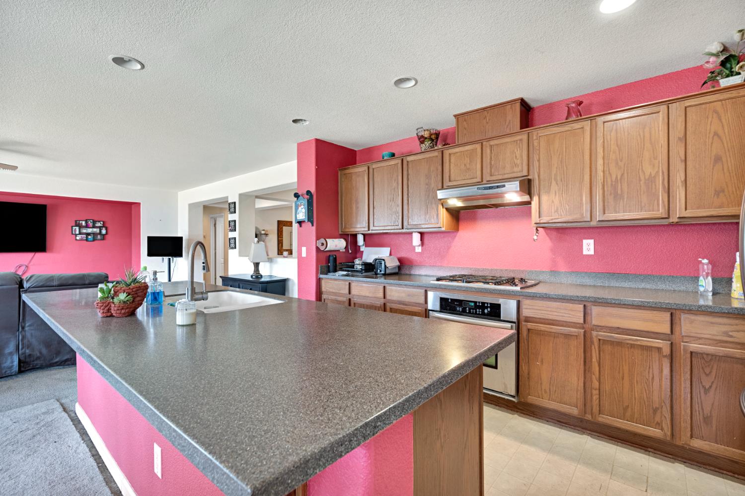 2364 S Rachel Ave, Fresno, CA 93725