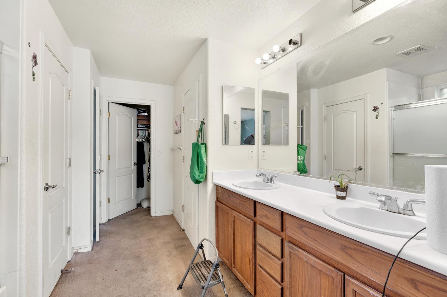 2364 S Rachel Ave, Fresno, CA 93725