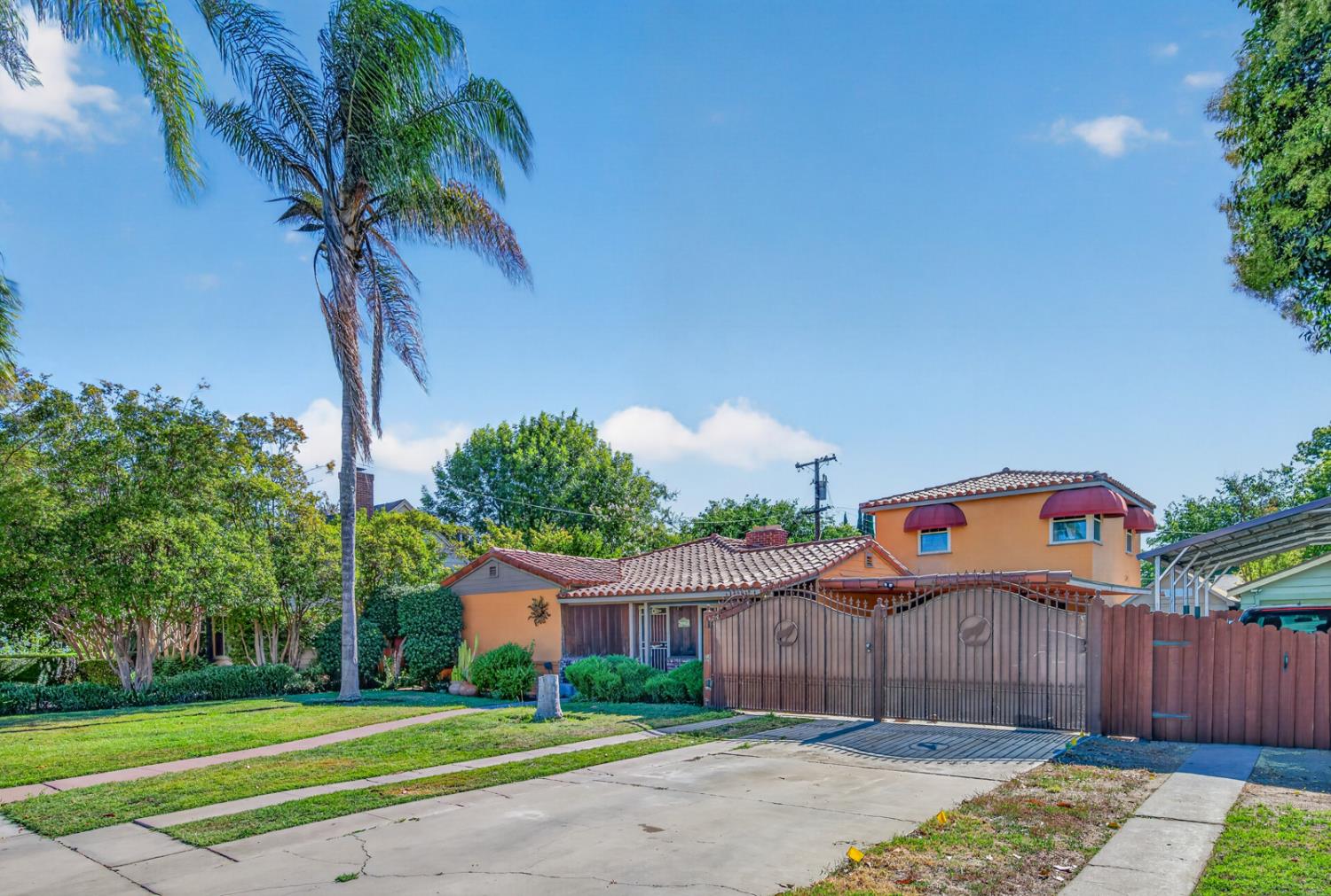 2218 N Arthur Ave, Fresno, CA 93705
