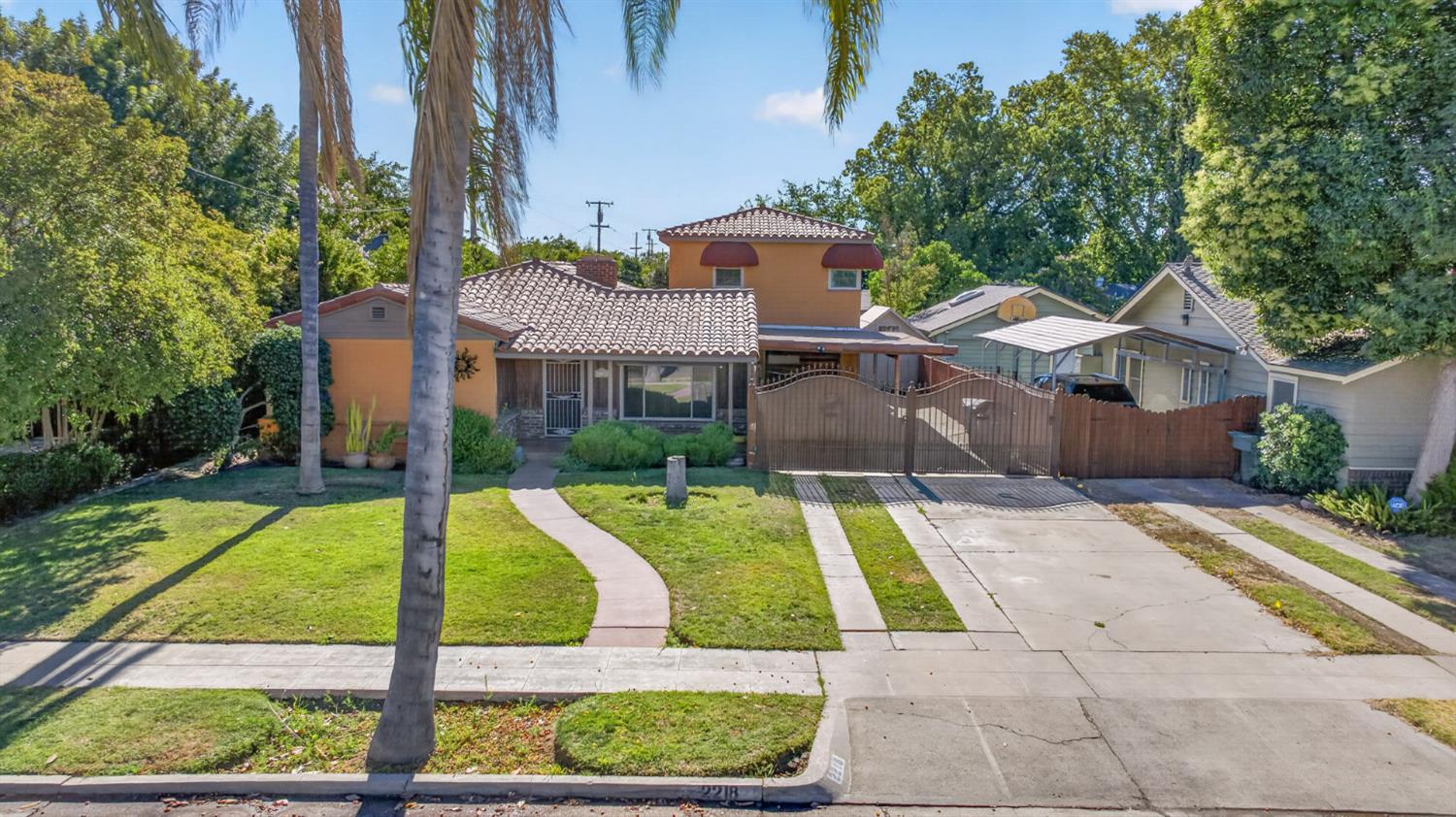 2218 N Arthur Ave, Fresno, CA 93705