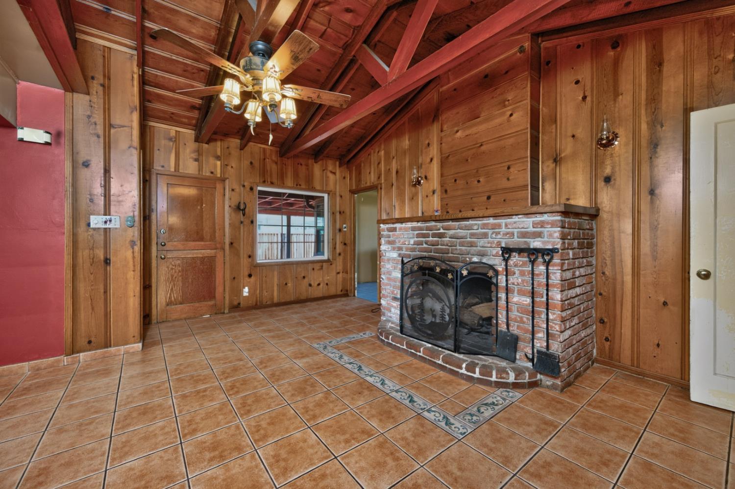 2218 N Arthur Ave, Fresno, CA 93705