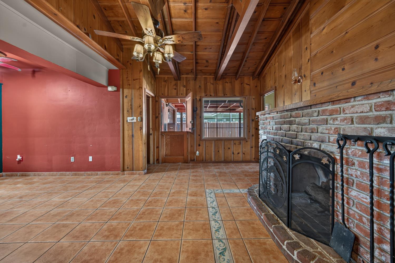 2218 N Arthur Ave, Fresno, CA 93705