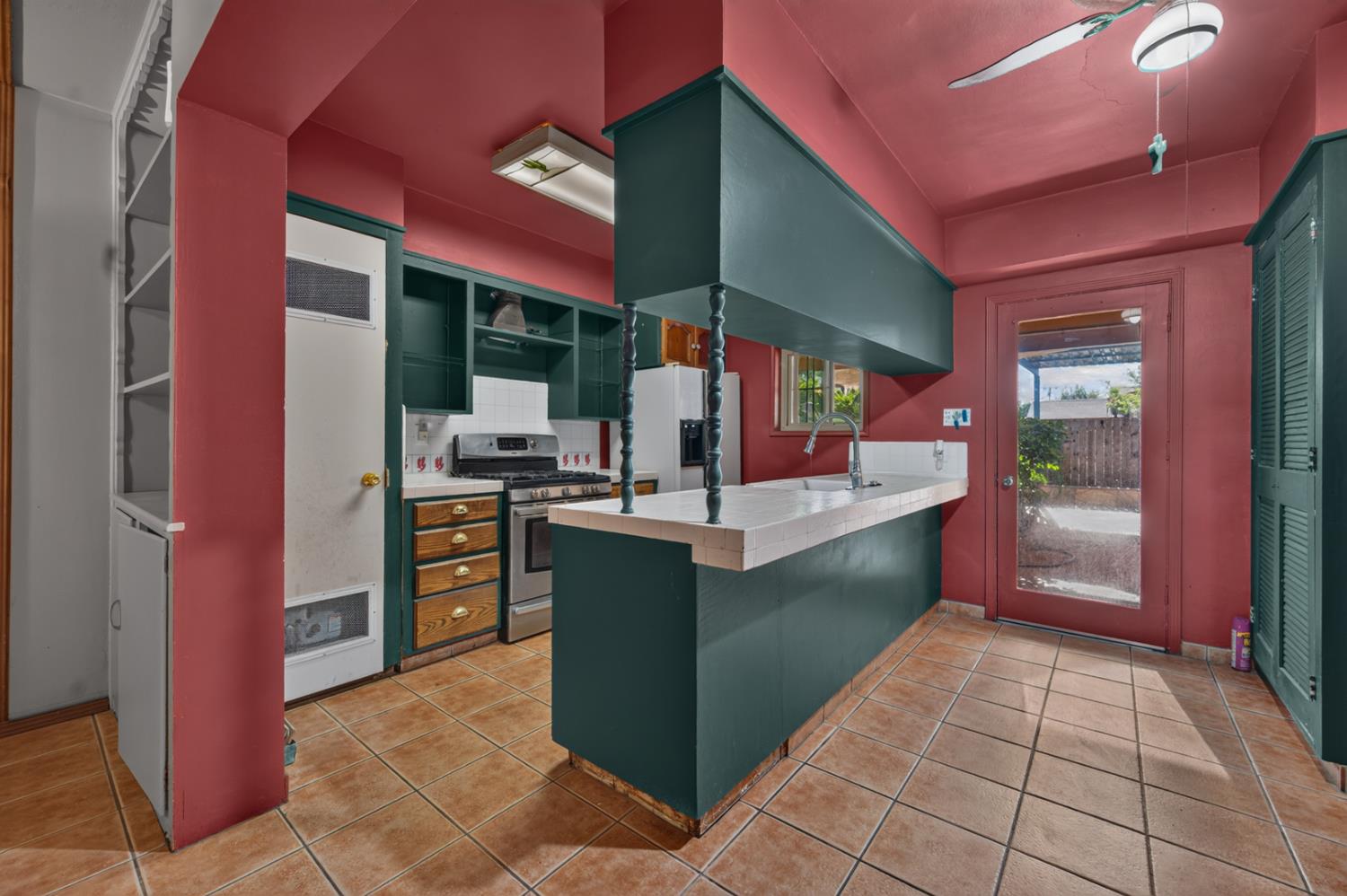 2218 N Arthur Ave, Fresno, CA 93705