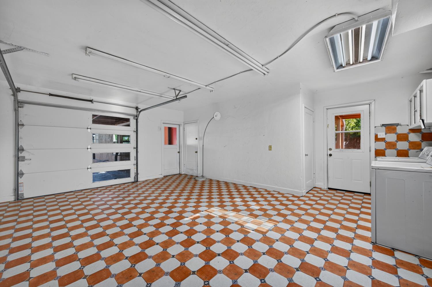 2218 N Arthur Ave, Fresno, CA 93705