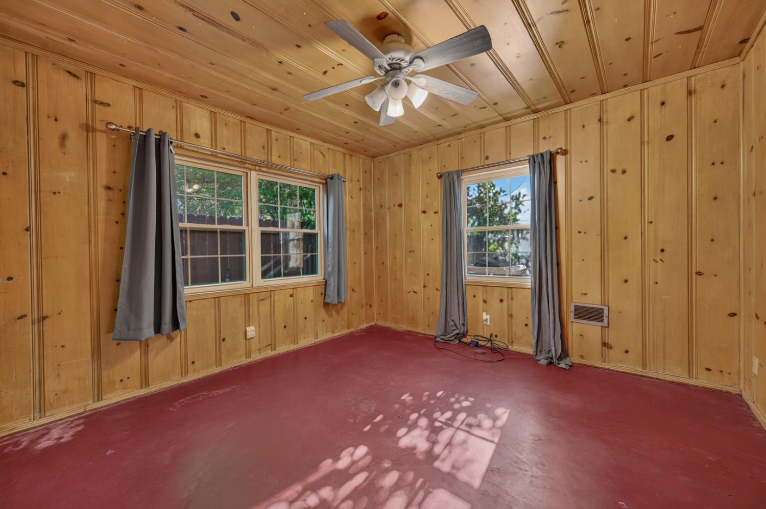 2218 N Arthur Ave, Fresno, CA 93705