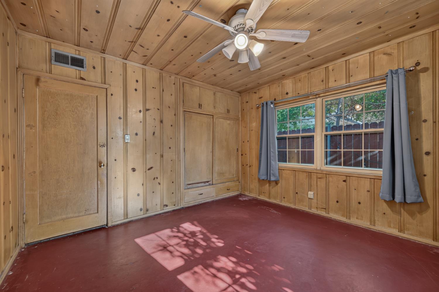 2218 N Arthur Ave, Fresno, CA 93705