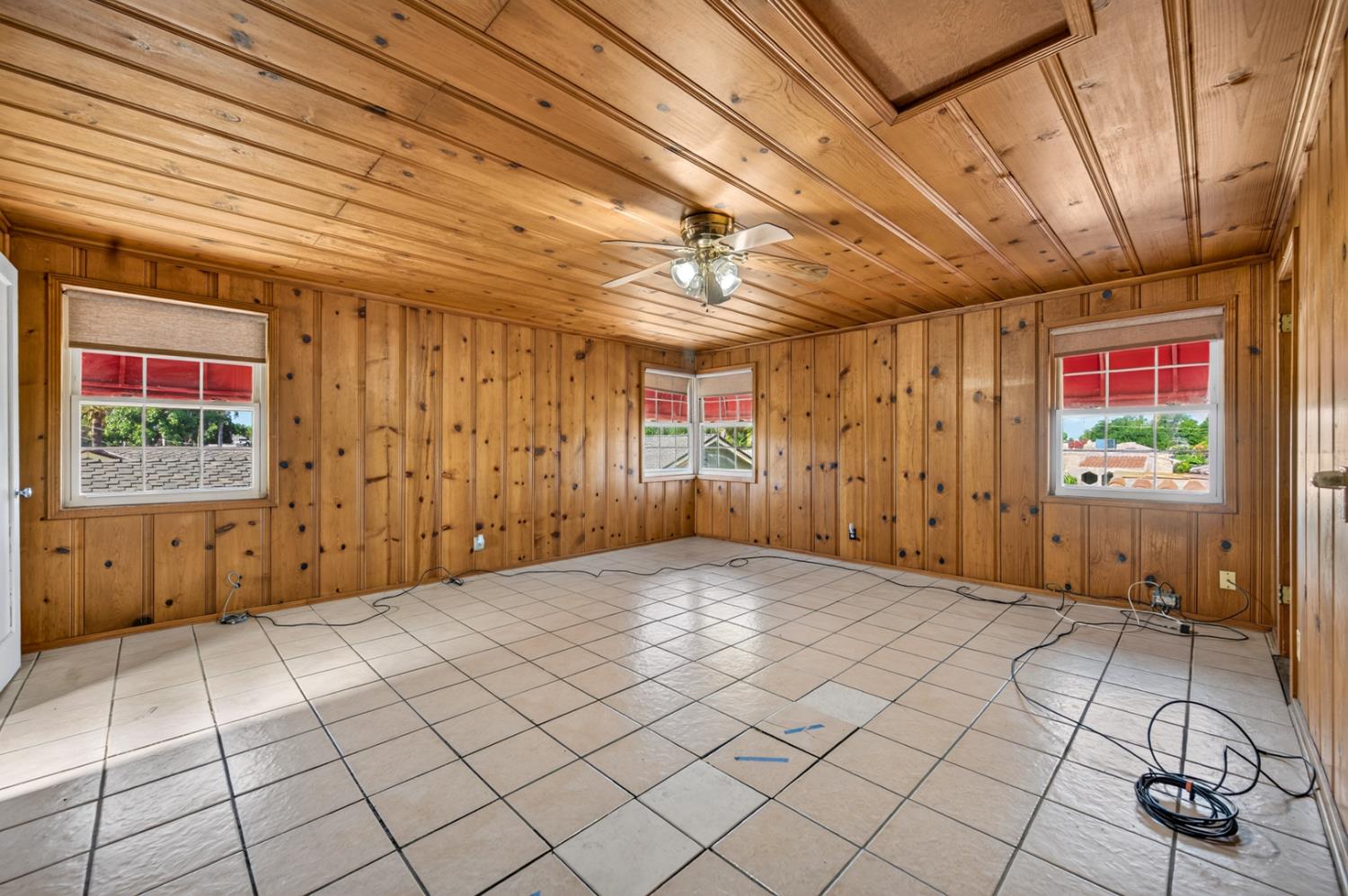 2218 N Arthur Ave, Fresno, CA 93705