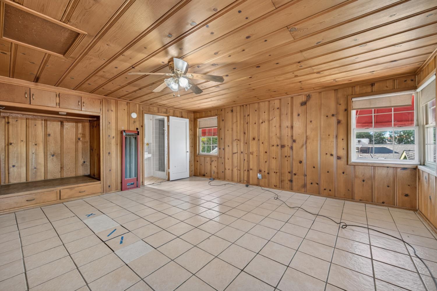 2218 N Arthur Ave, Fresno, CA 93705