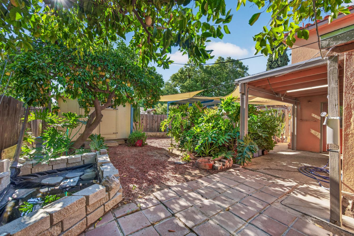 2218 N Arthur Ave, Fresno, CA 93705