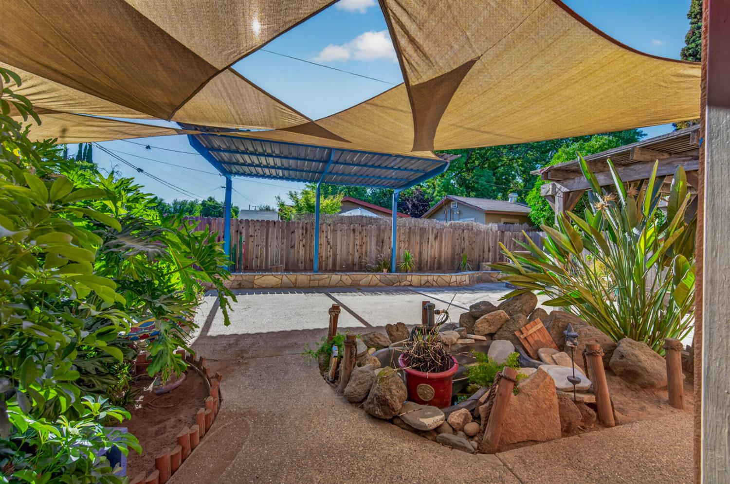 2218 N Arthur Ave, Fresno, CA 93705