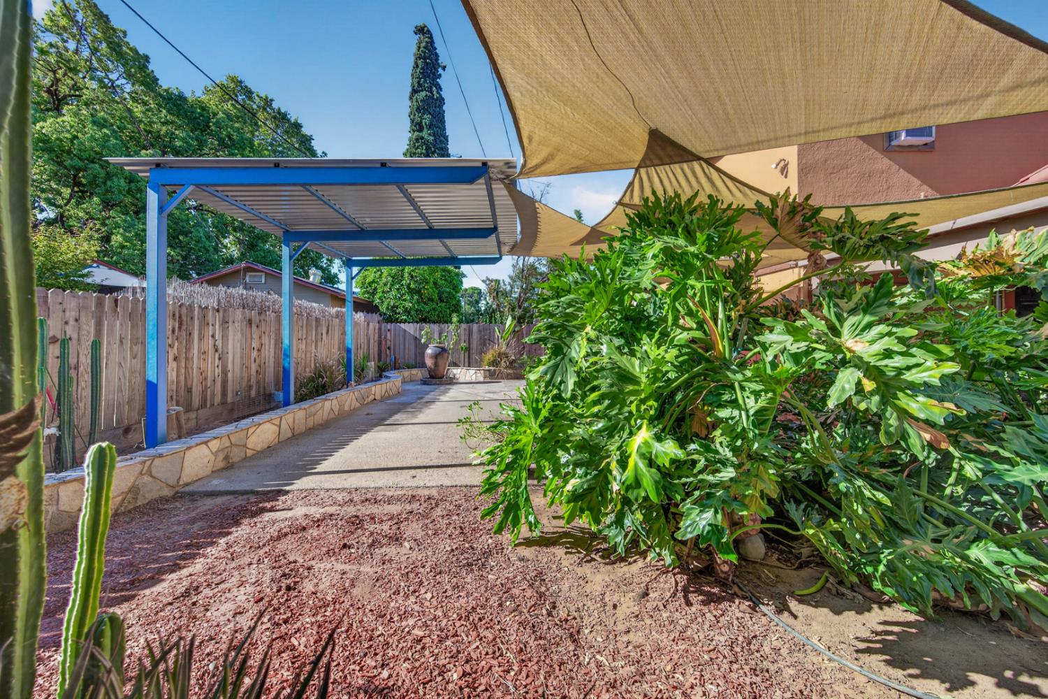 2218 N Arthur Ave, Fresno, CA 93705