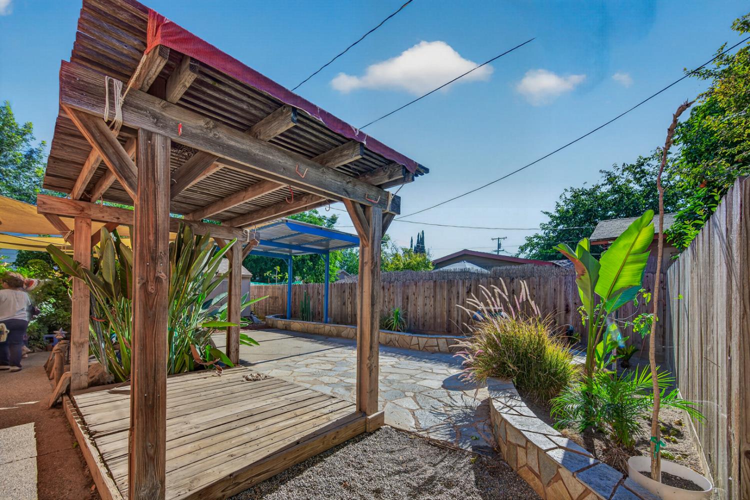 2218 N Arthur Ave, Fresno, CA 93705