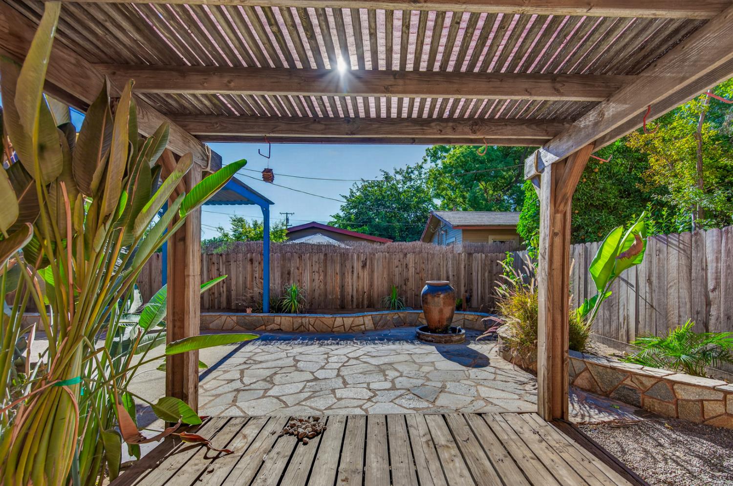 2218 N Arthur Ave, Fresno, CA 93705