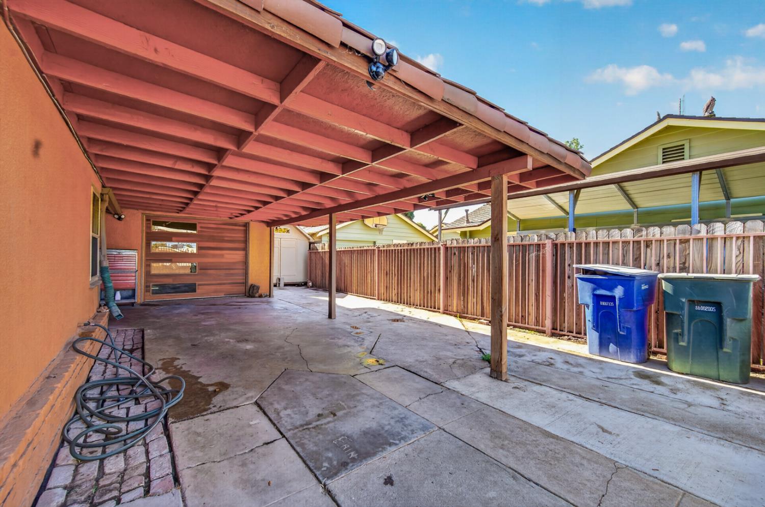 2218 N Arthur Ave, Fresno, CA 93705