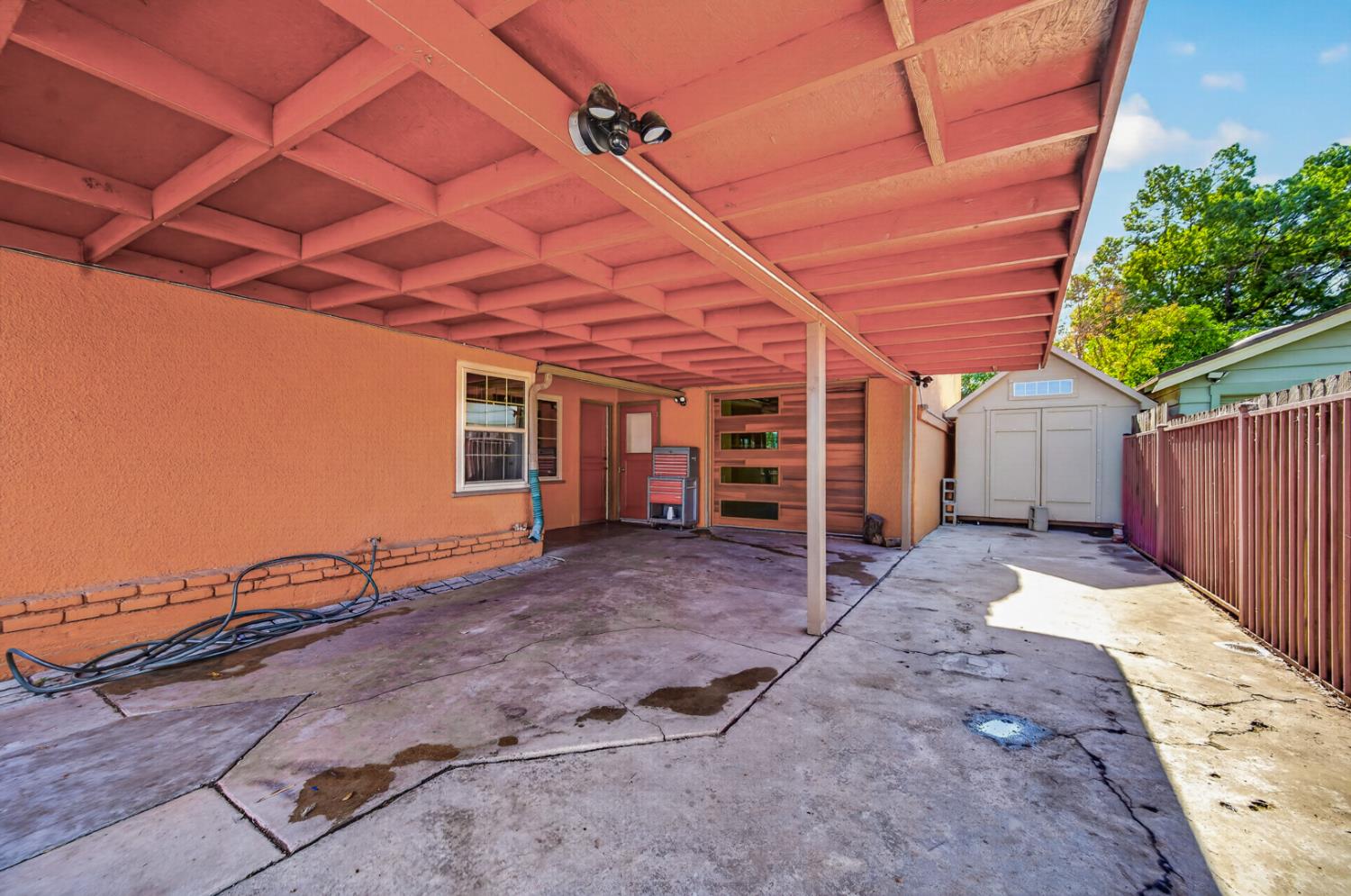 2218 N Arthur Ave, Fresno, CA 93705