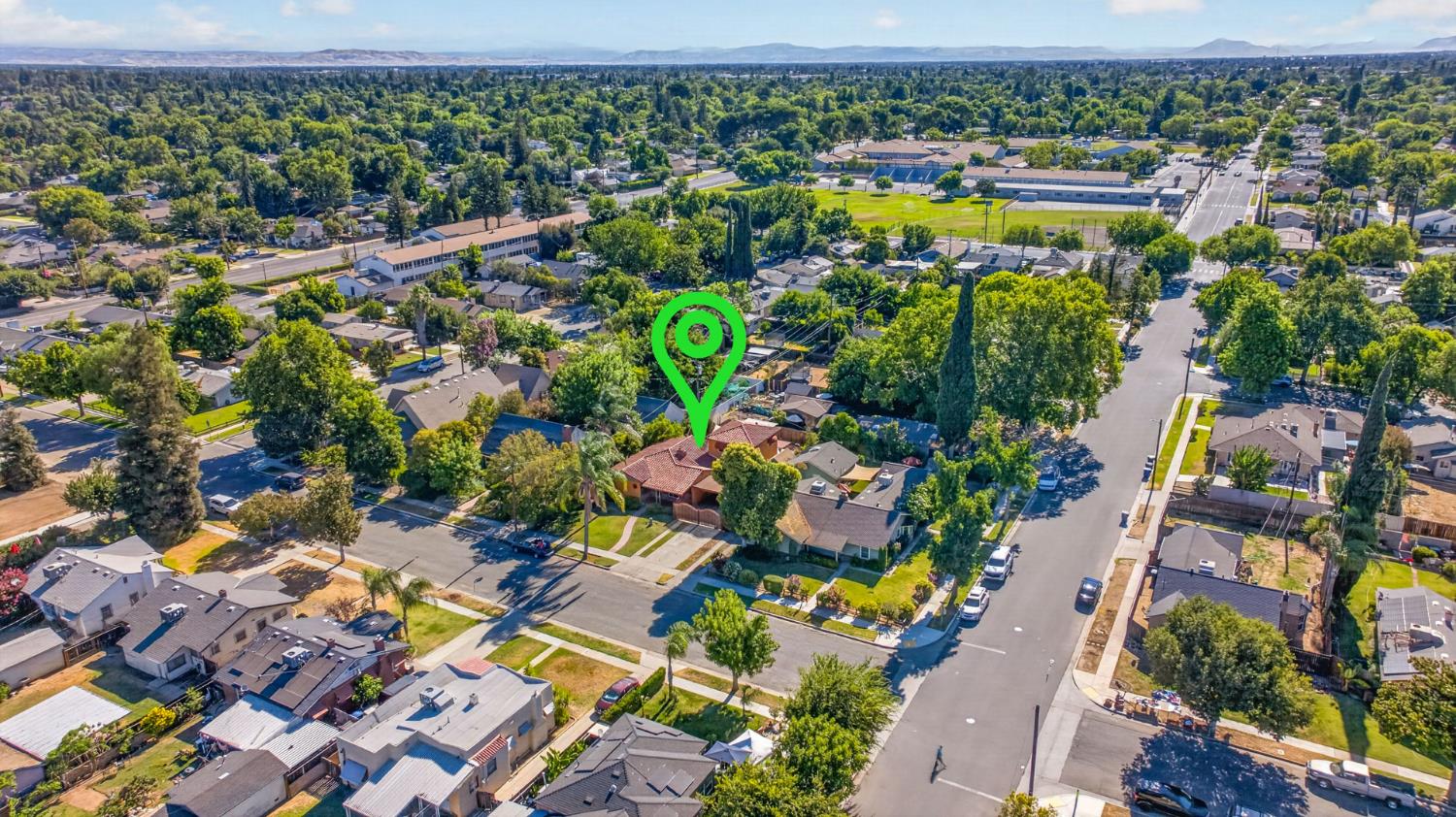 2218 N Arthur Ave, Fresno, CA 93705