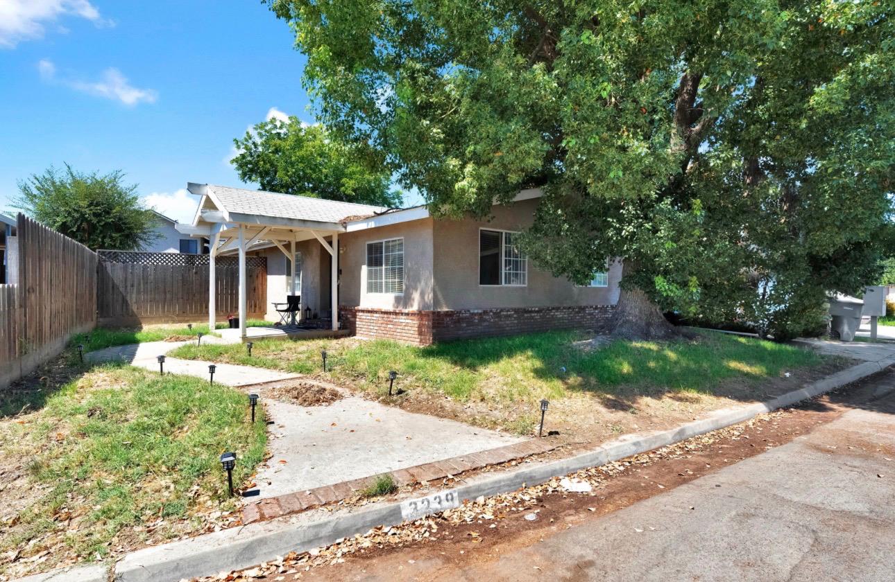 3239 W Vassar Ave, Fresno, CA 93722