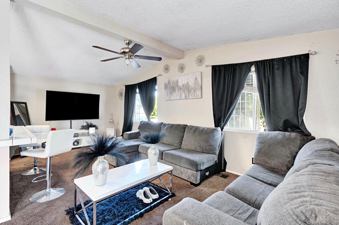 3239 W Vassar Ave, Fresno, CA 93722