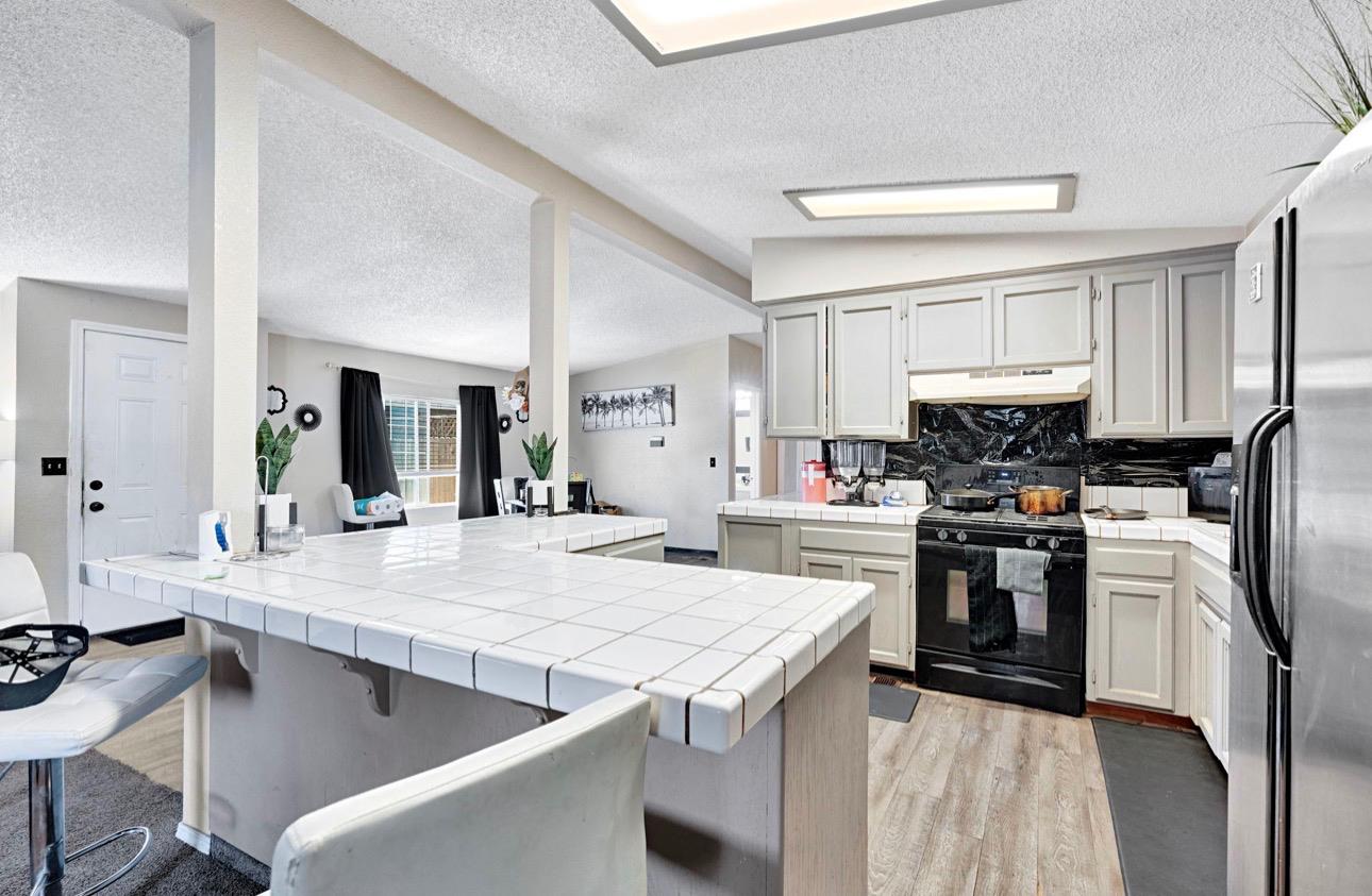 3239 W Vassar Ave, Fresno, CA 93722