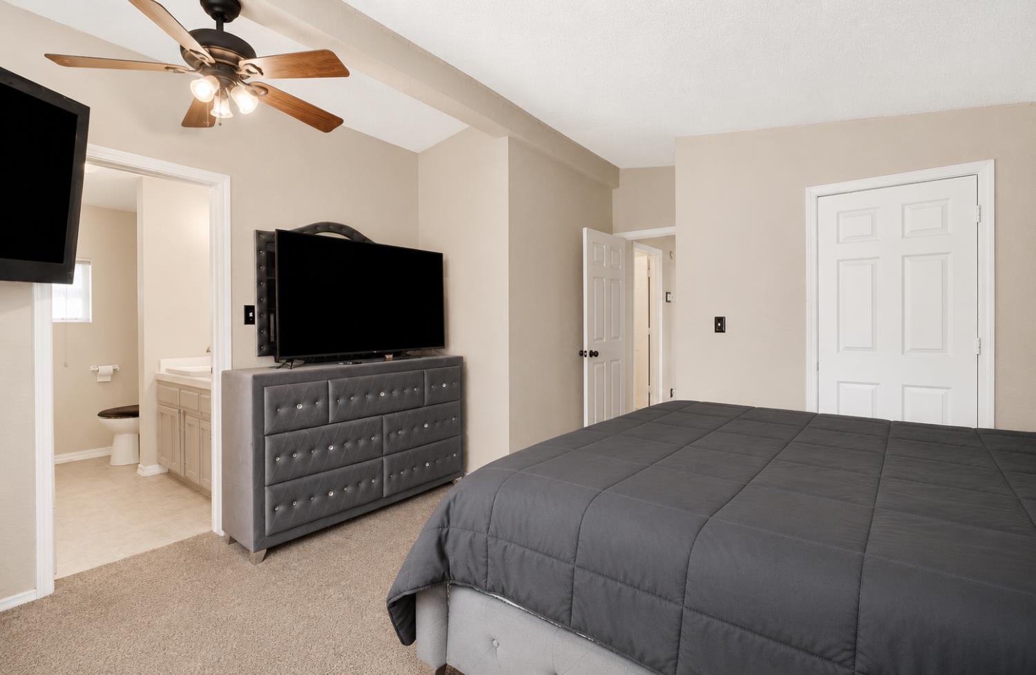3239 W Vassar Ave, Fresno, CA 93722