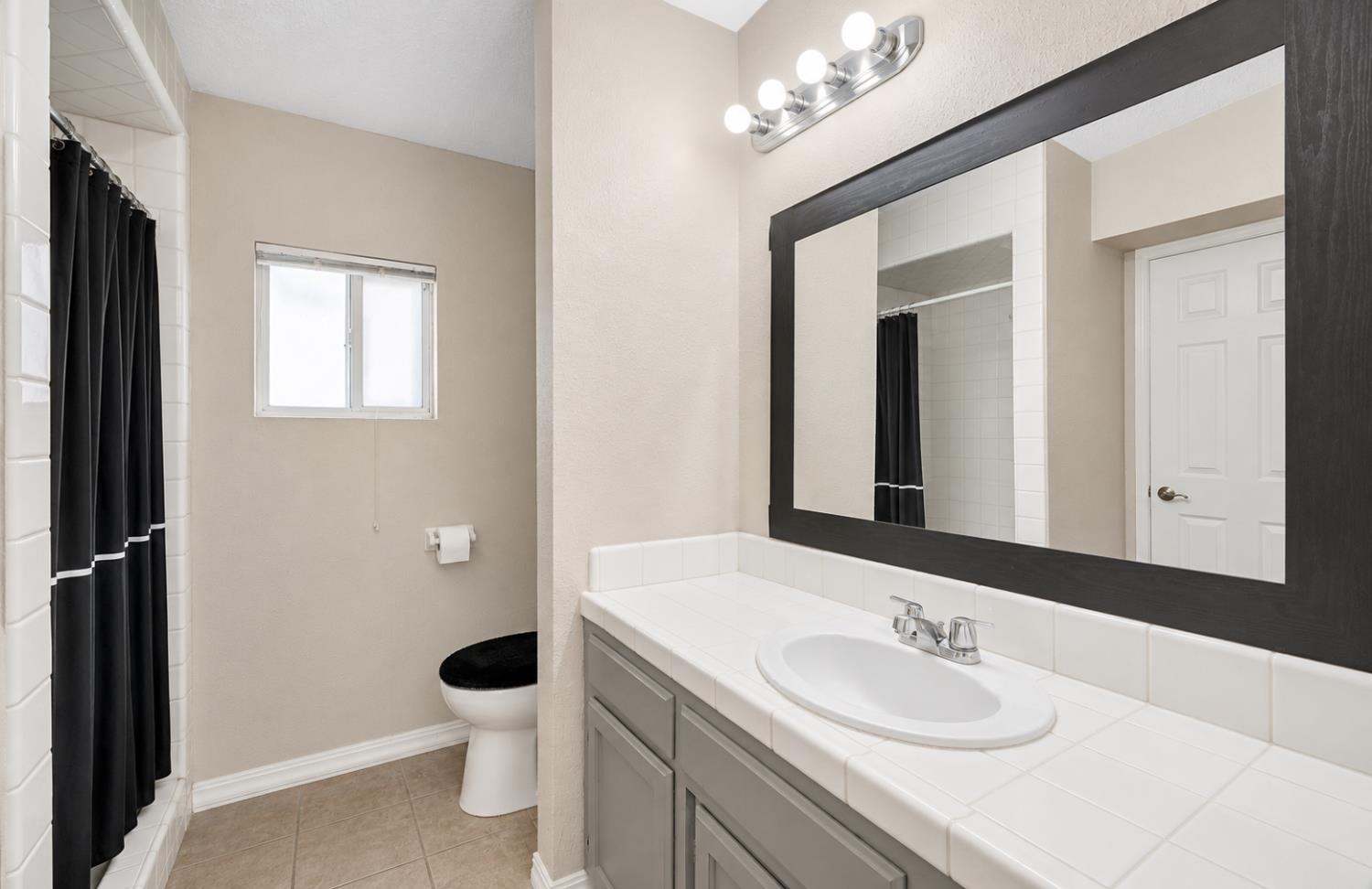 3239 W Vassar Ave, Fresno, CA 93722